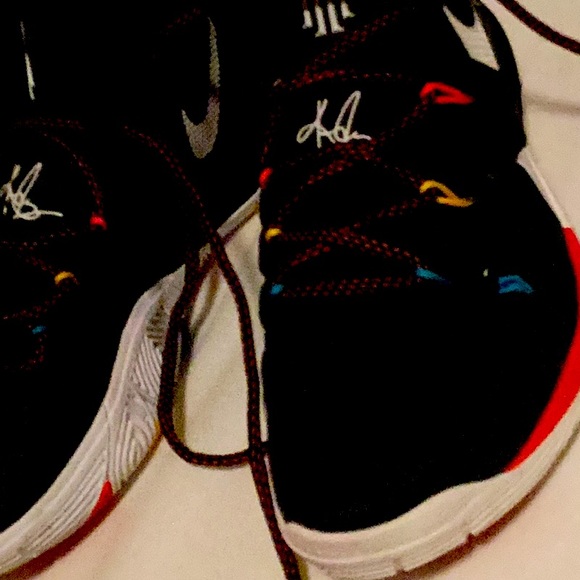 Legendary friends edition Kyrie sign shoes